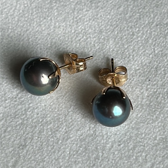 Black Pearl Stud Earrings - Picture 1 of 13